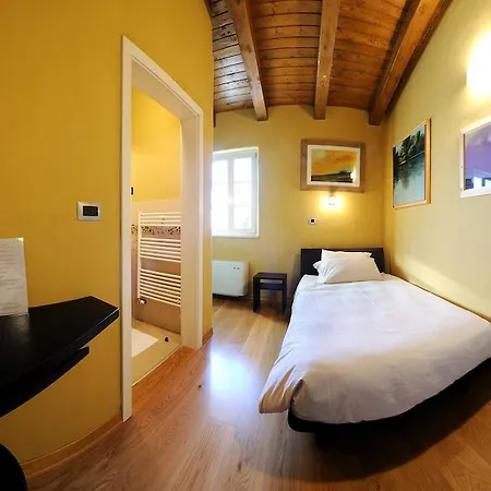 Klinec Plesivo Art דוברובו