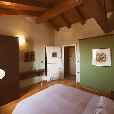 לינה וארוחת בוקר Klinec Plesivo Art דוברובו